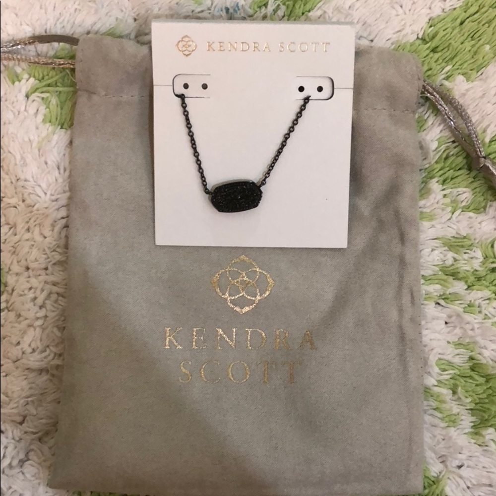Kendra Scott necklace